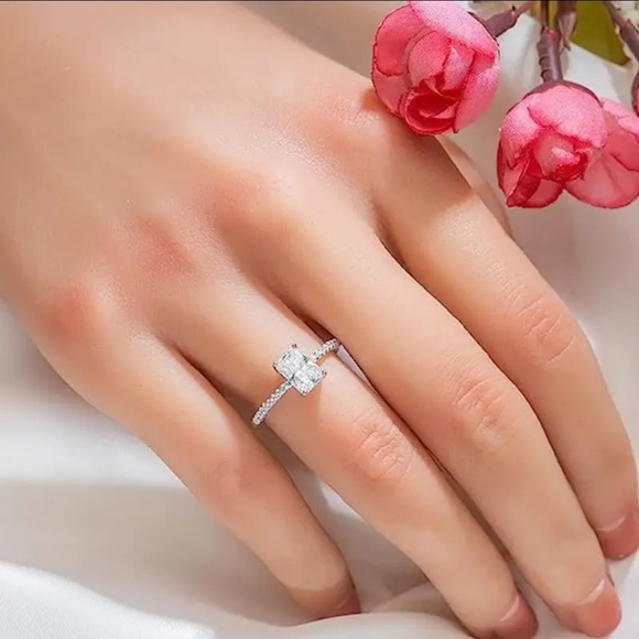 GRA Certified 1 Carat Radiant Cut Moissanite Diamond Ring size 7 - Picture 13 of 16